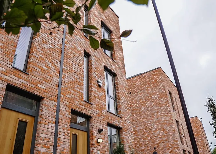 Sleek 4br Townhouse - Rooftop - Hot Tub Apartment *