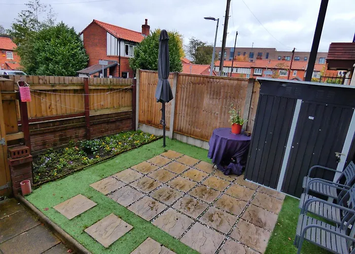 Spacious 4 Bed Maisonette Close To Salford Quays And With Smart Tvs And Netflix Perfect For Families And Contractors *