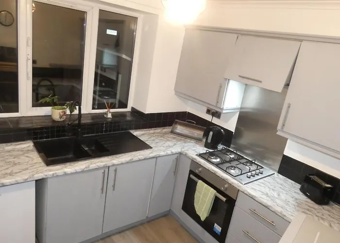 Spacious 4 Bed Maisonette Close To Salford Quays And With Smart Tvs And Netflix Perfect For Families And Contractors 아파트 맨체스터