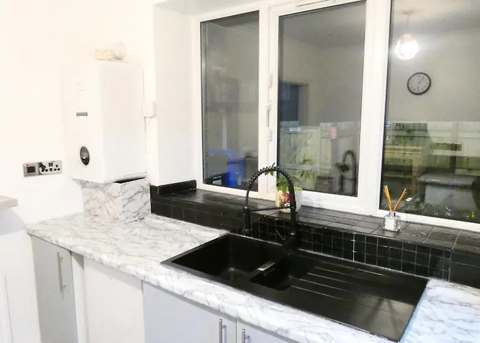 Spacious 4 Bed Maisonette Close To Salford Quays And With Smart Tvs And Netflix Perfect For Families And Contractors Appartement