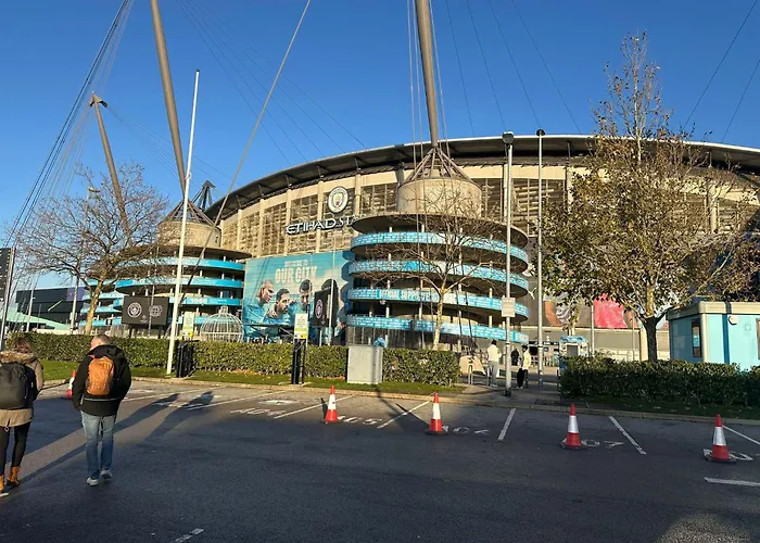 בית הארחה Hendham House - Near Etihad Stadium, Coop Live Arena, Ao Arena, Piccadilly Train Station & Centre מנצ'סטר