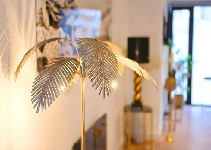 Super King Penthouse Minutes From Arndale Centre - Pass The Keys