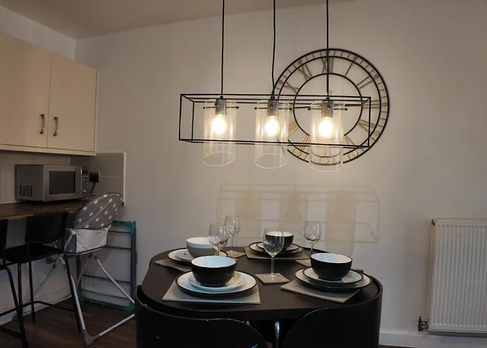 Stylish In Vibrant Salford, Manchester! * Manchester