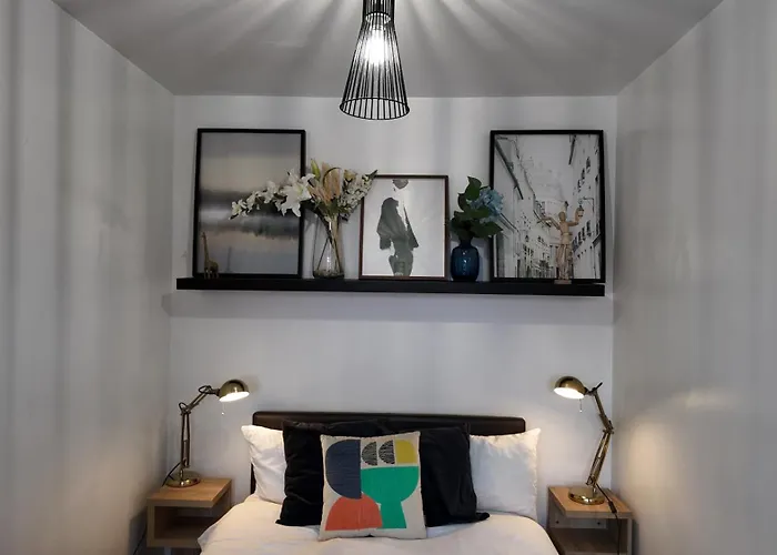 Stylish In Vibrant Salford, Manchester! *