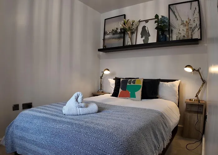 Stylish In Vibrant Salford, Manchester!