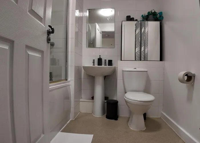 Stylish In Vibrant Salford, Manchester! 아파트 *