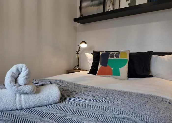 Stylish In Vibrant Salford, Manchester! 맨체스터