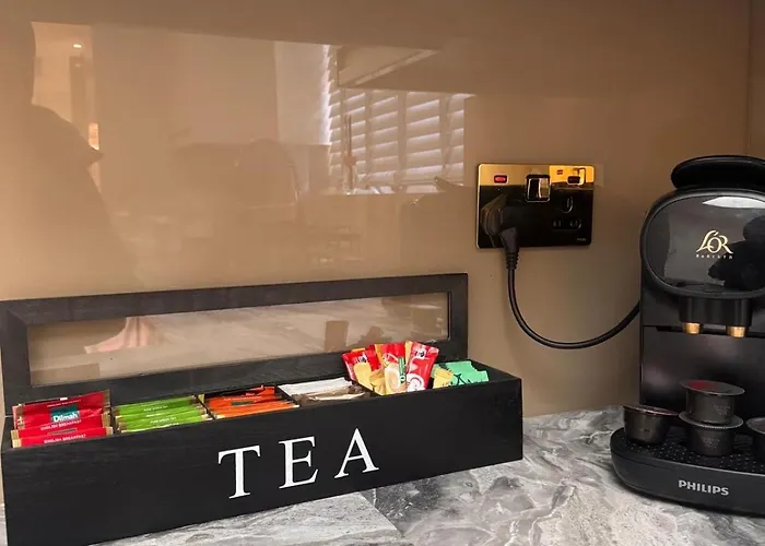 Luxury 6 Bed Near Centre With Cinema & Games 5 Bathrooms Villa Manchester