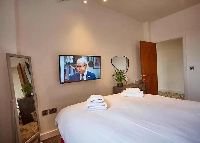 Daire The Rose Quartz