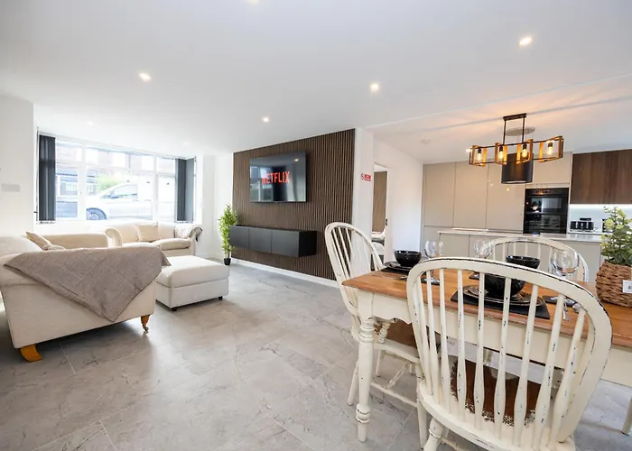 펜션 Modern 5-bed Ev Centre 10 Min 맨체스터