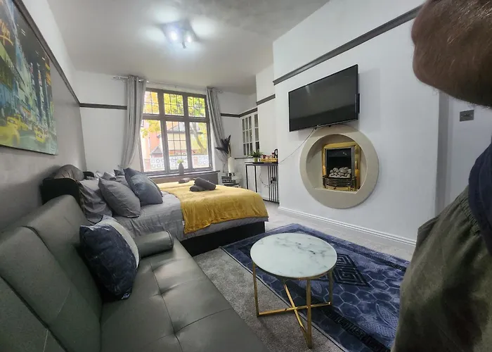 Charming Tudor White House Free Wifi Manchester