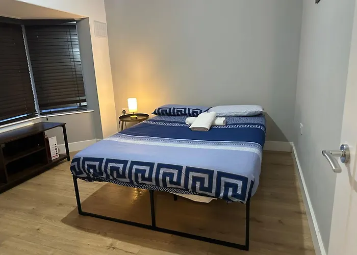 Spacious 3br - Pool Table - Games - Sleeps 9 مانشستر