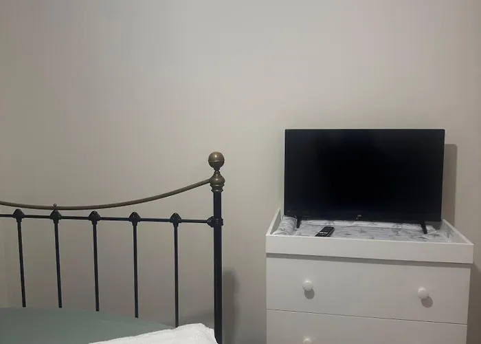 Large Cozy In Bute House