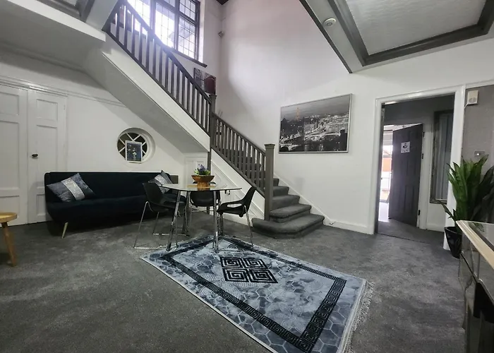 Holiday home Charming Tudor White House Free Wifi