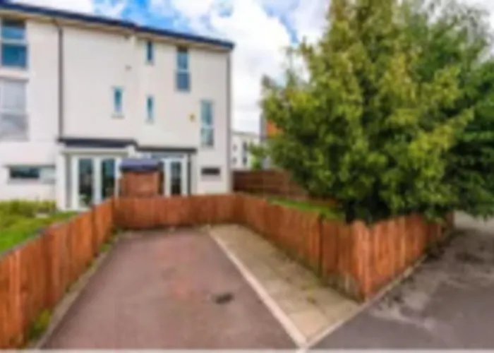 Stylish House In With Pool Table 맨체스터