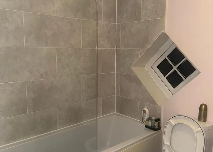 Large Cozy In Bute House