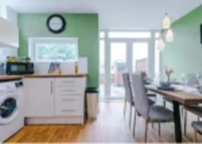 Stylish House In With Pool Table *