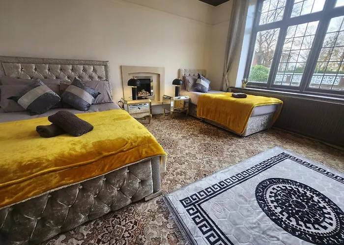 Charming Tudor White House Free Wifi