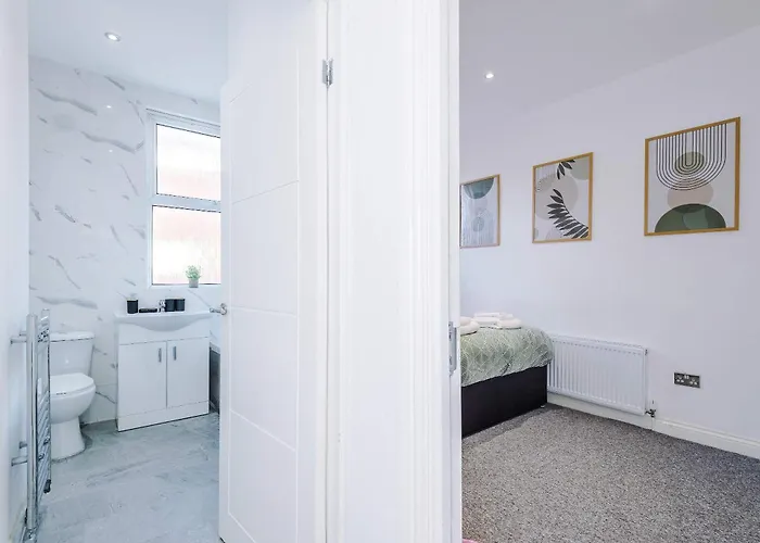 3 Bed House - Free Parking - Free Wifi Dom wakacyjny Manchester