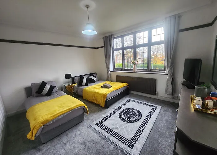 Holiday home Charming Tudor White House Free Wifi