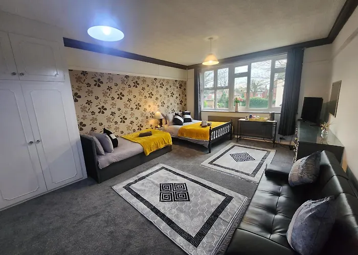 Сasa de vacaciones Charming Tudor White House Free Wifi