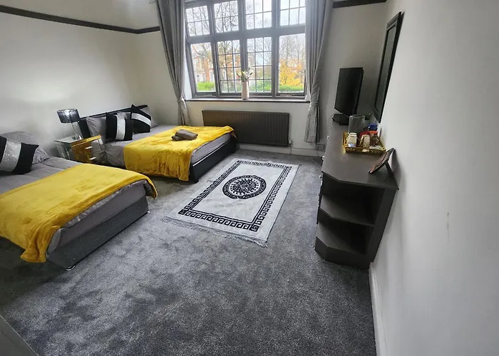 Сasa de vacaciones Charming Tudor White House Free Wifi