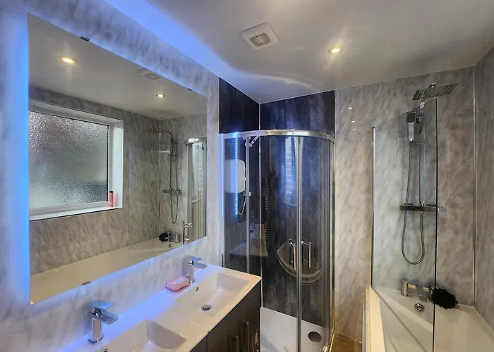 Charming Tudor White House Free Wifi * Mánchester