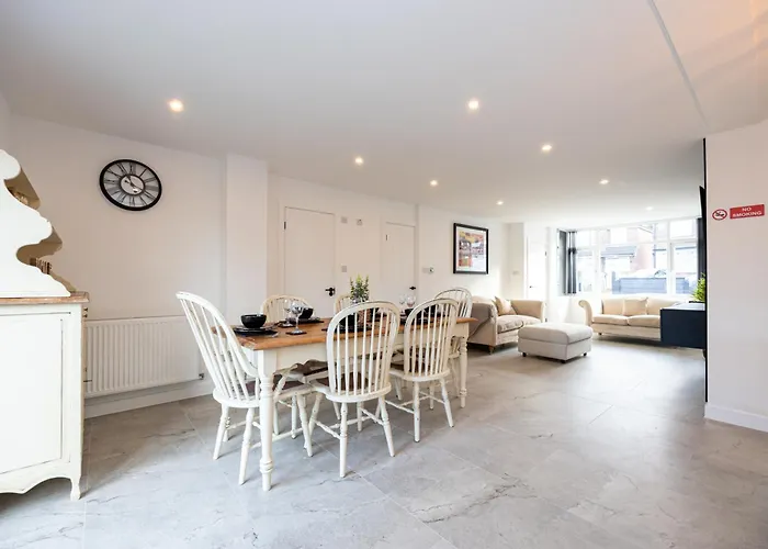 펜션 Modern 5-bed Ev Centre 10 Min 맨체스터