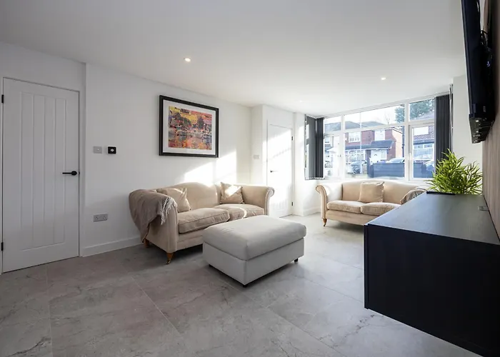 Modern 5-bed Ev Centre 10 Min