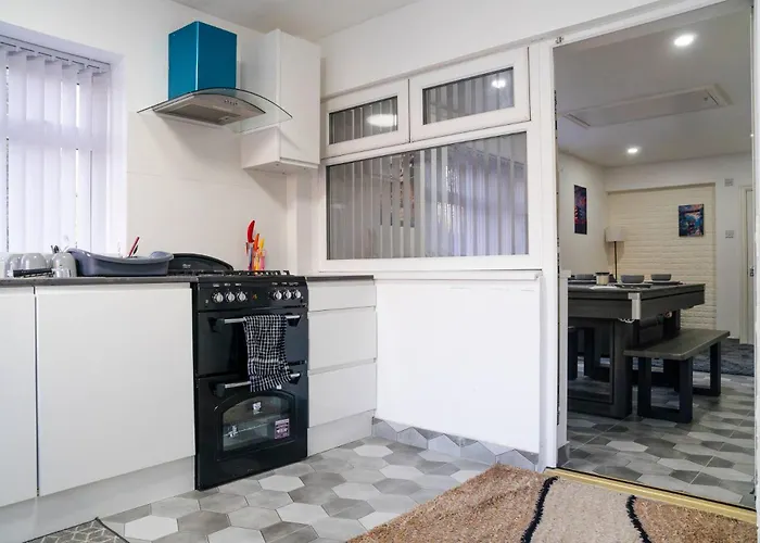 Modern 4-bed Retreat In Prestwich, Perfect For Weekend Getaways 맨체스터