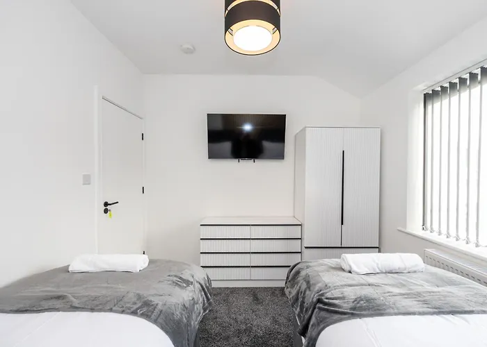 Modern 5-bed Ev Centre 10 Min 펜션 *