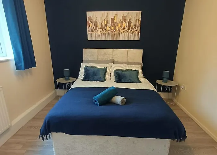 #85 Stylish Salford Free Parking Sleeps 6 *