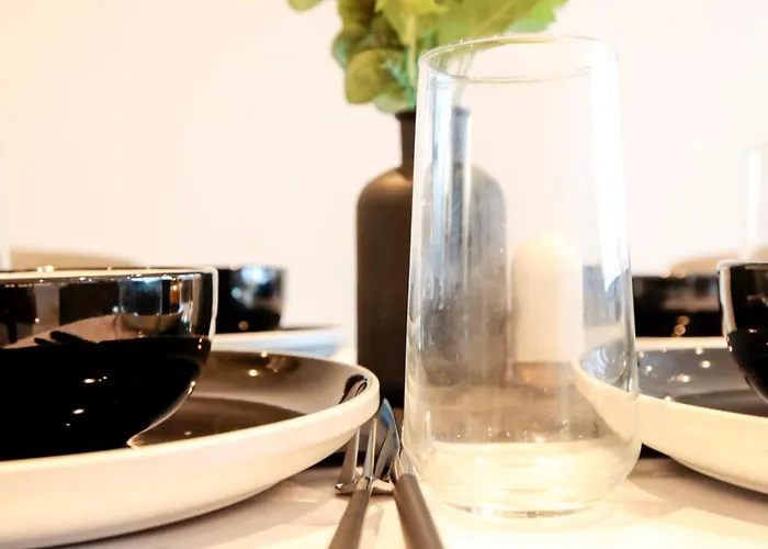 Modern 2 Bed, 2 Bath With Ensuite By Avalora Short Lets & Serviced Salford, Near Tram Manchester, Train Station, Parking Manchester