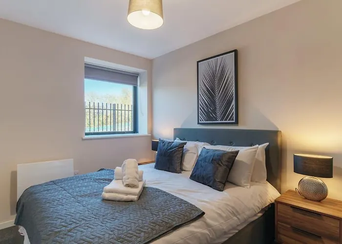 Spacious Salford Quays Apartment, Prime Location 아파트 맨체스터