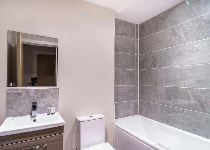 For 2 Salford Amenities Apartment