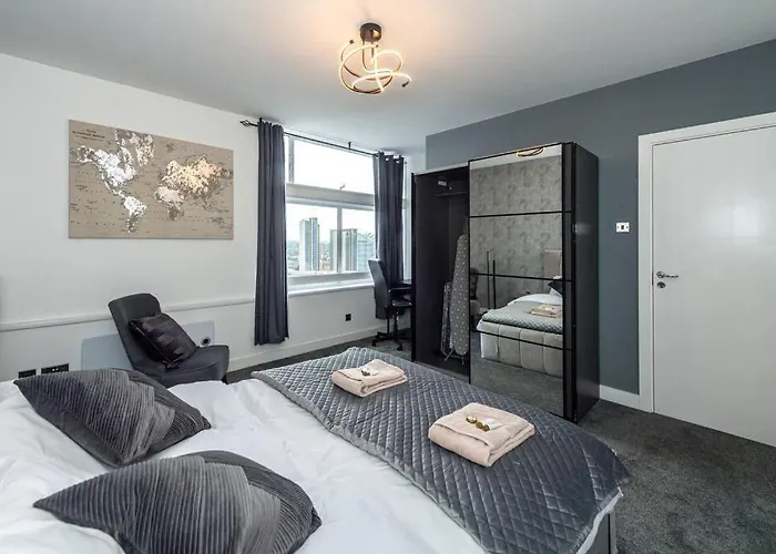 *superb Location* 18th Floor Apartment