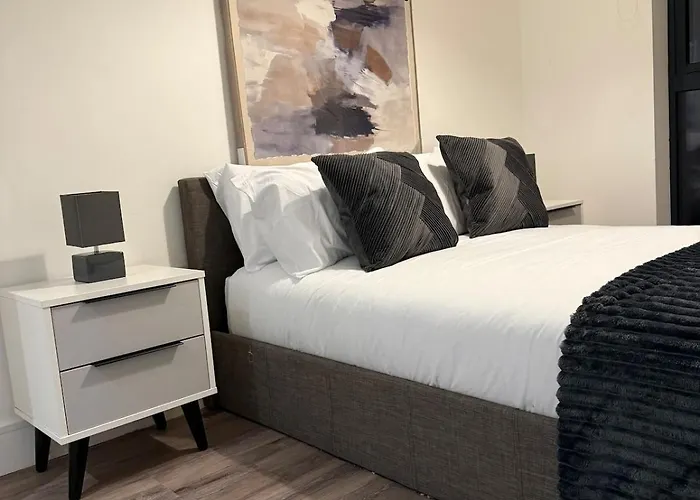 Modern 2br In M5, Man United Stadium, And Mediacity *