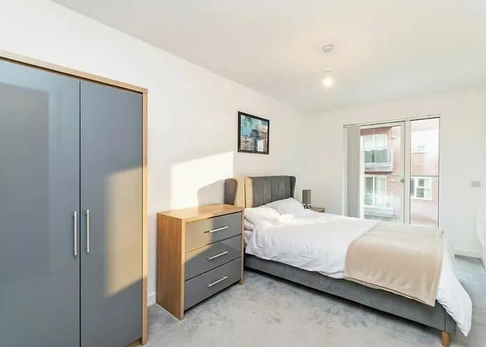 Convenient 2 Bedroom * Manchester