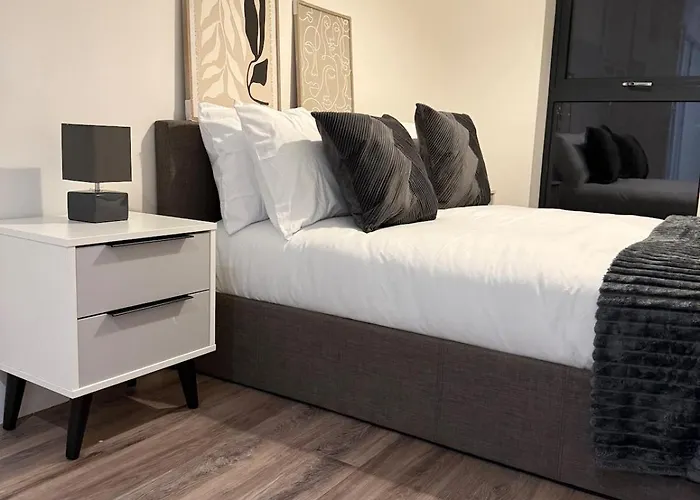 Modern 2br In M5, Man United Stadium, And Mediacity Apartment *