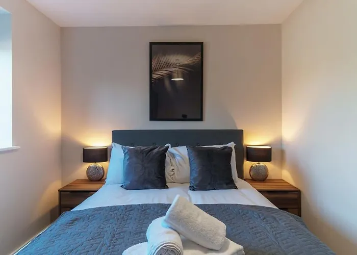 Spacious Salford Quays Apartment, Prime Location 아파트