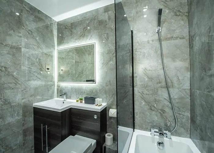 *superb Location* 18th Floor