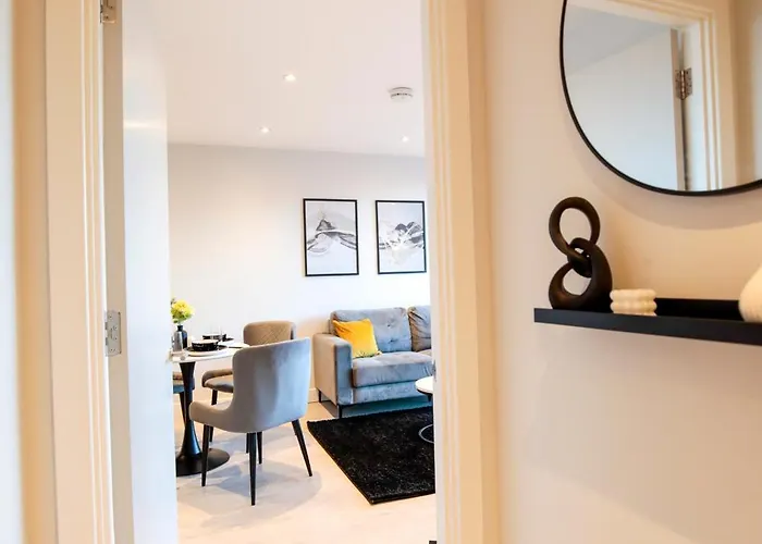 Modern 2 Bed, 2 Bath With Ensuite By Avalora Short Lets & Serviced Salford, Near Tram Manchester, Train Station, Parking 아파트