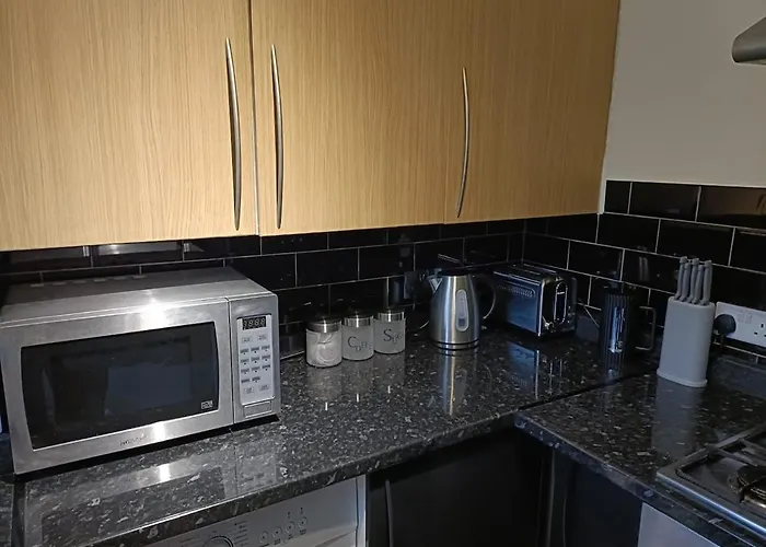 #85 Stylish Salford Free Parking Sleeps 6 *