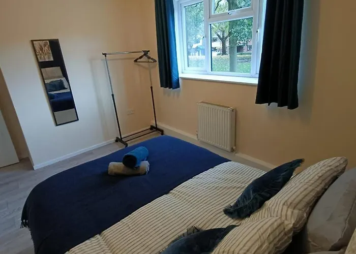 #85 Stylish Salford Free Parking Sleeps 6 *