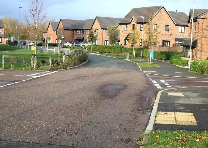 Cosy - 15 Mins Drive To شقة مانشستر