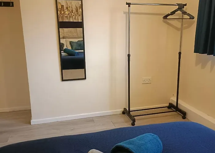 #85 Stylish Salford Free Parking Sleeps 6 *