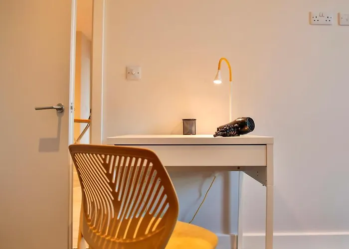 아파트 Modern 2 Bed, 2 Bath With Ensuite By Avalora Short Lets & Serviced Salford, Near Tram Manchester, Train Station, Parking *