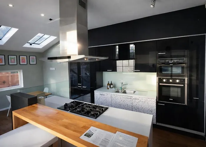 Manchesters Ultimate House - Hot Tub - Sleeps 22!