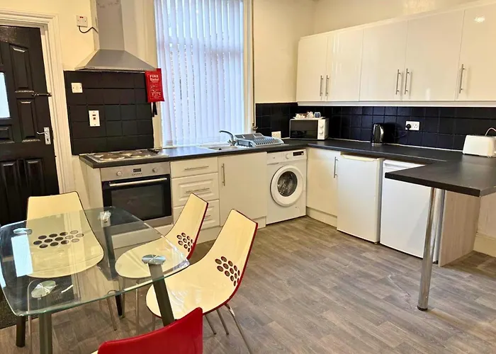 Nyaraló Newly Refurbished 2-bedroom House In Ideal For Contractors With Free Parking & Wifi Manchester