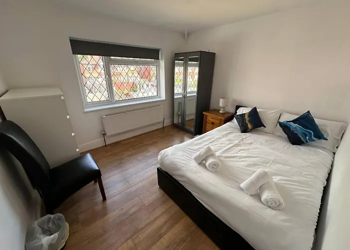 5br Jacuzzi, Garden & Parking Semesterbostad Manchester